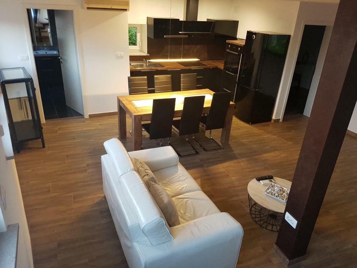 Apartment Ida Koper Buitenkant foto