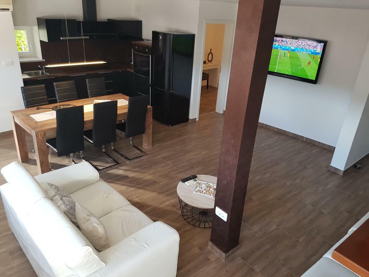 Apartment Ida Koper Buitenkant foto